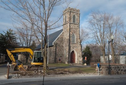 Une partie du muret de l’Église St.George est démolie