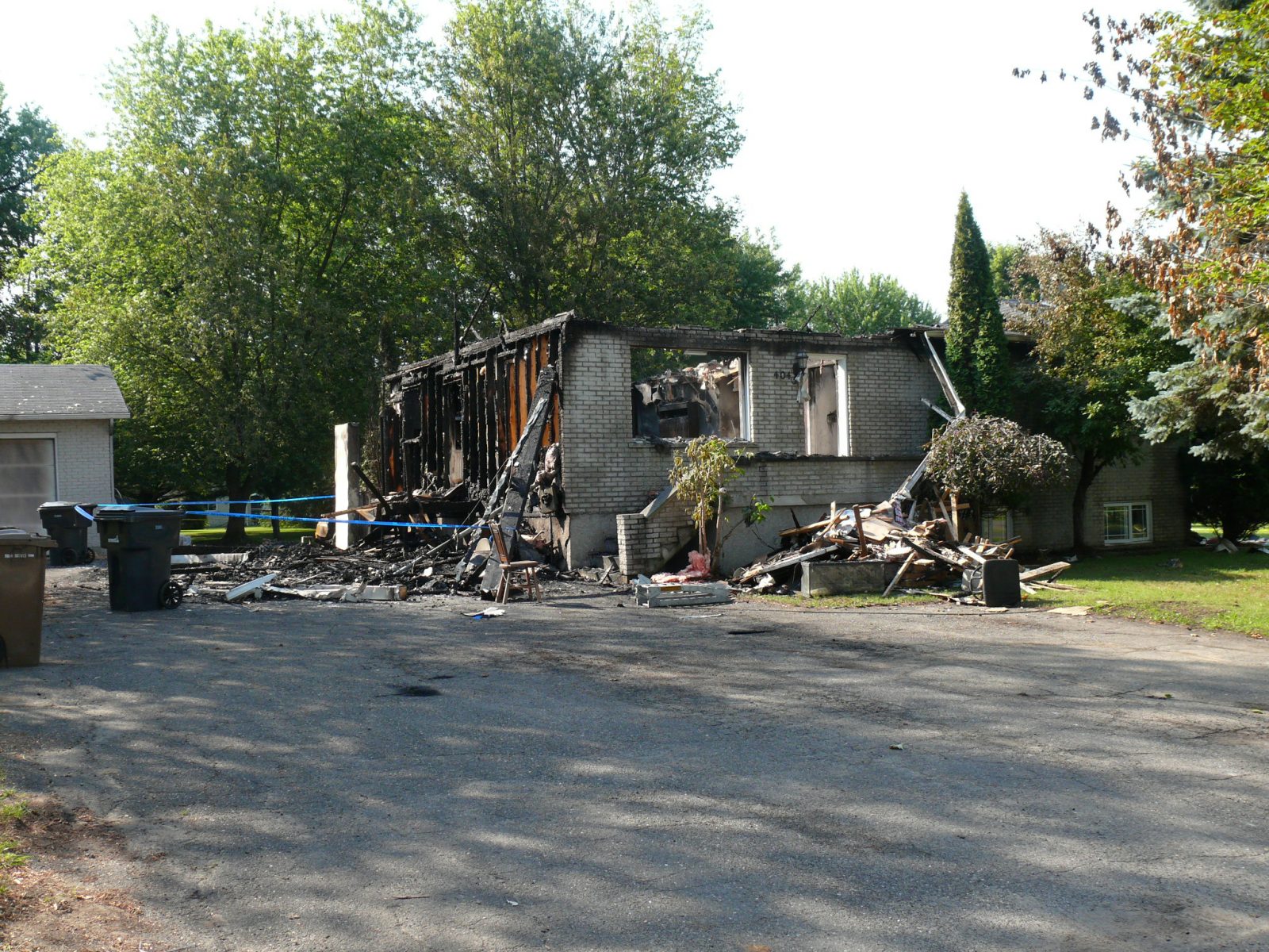 Enquête sur un incendie suspect sur Jean-de-Brébeuf