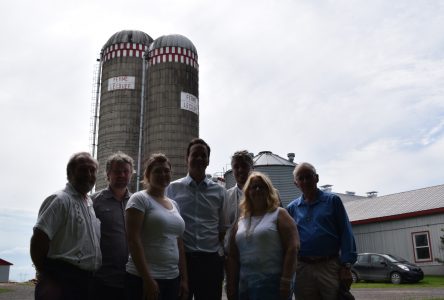 Alexandre Cloutier rencontre des agriculteurs de la région