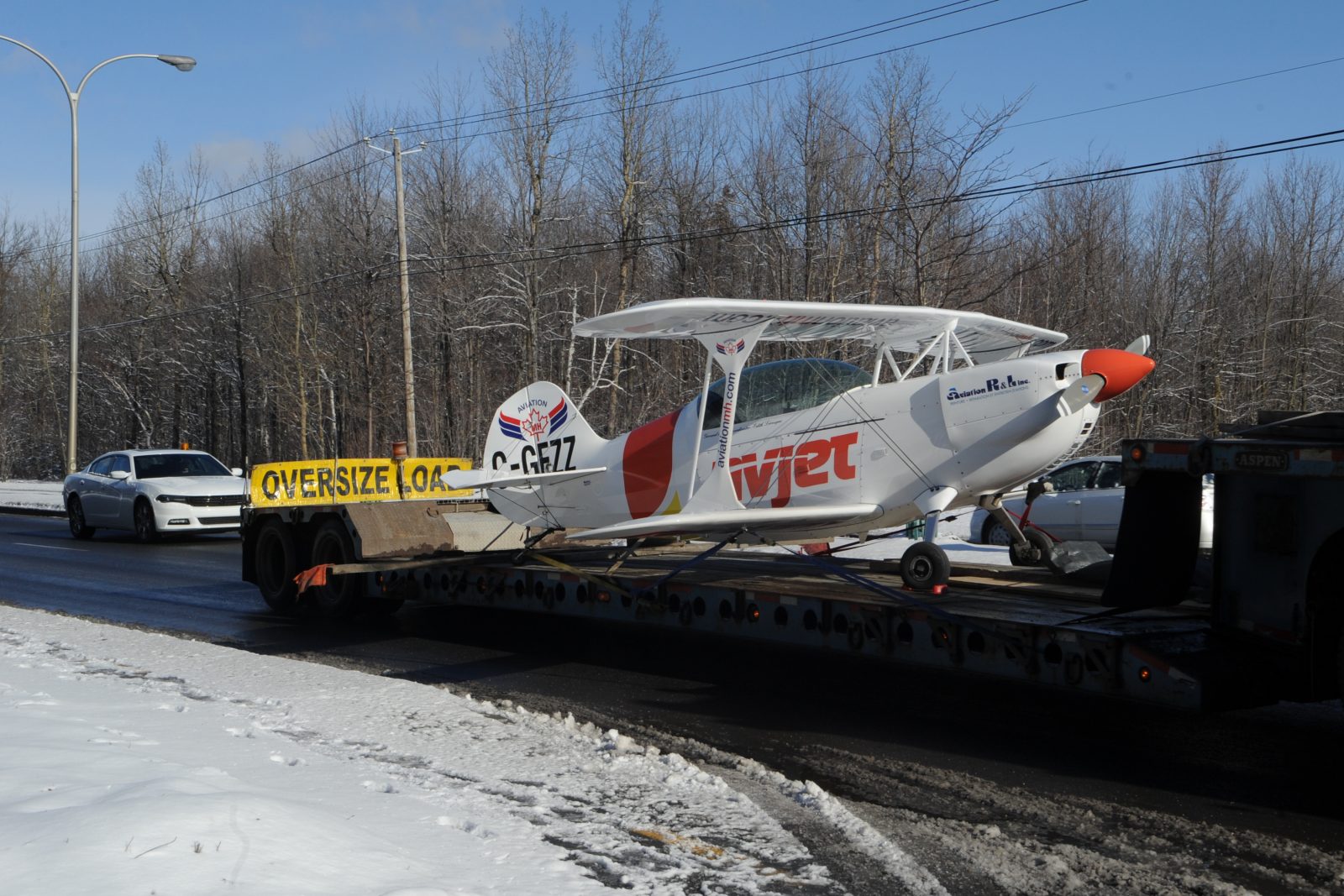 Un avion sur le boulevard Saint-Joseph