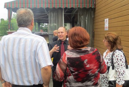 Des dizaines de militants pour le BBQ du député François Choquette