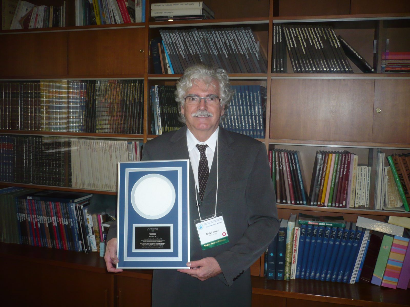 Le docteur René Roux reçoit le prix Osler 2012