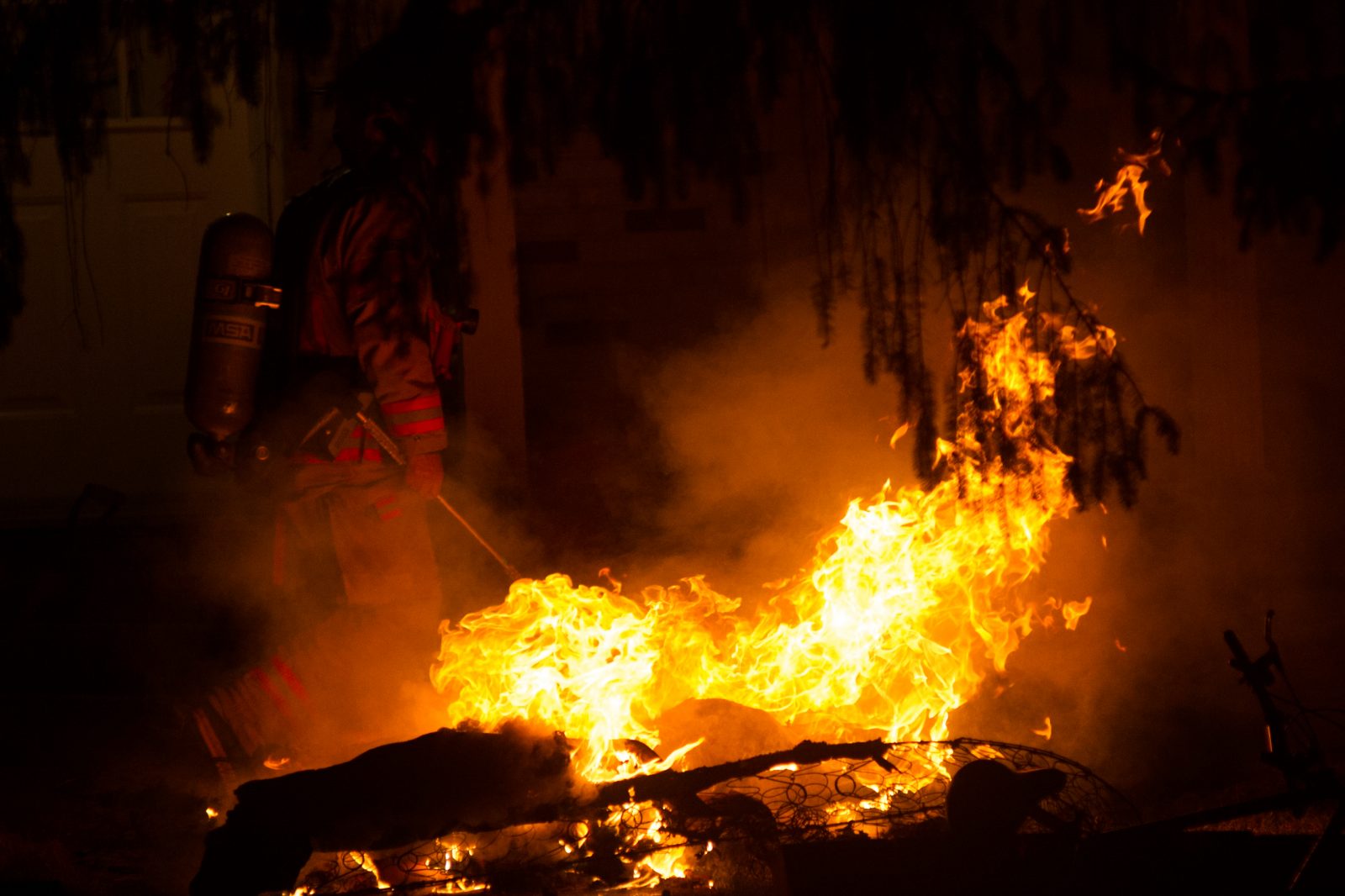Un feu de débris monopolise une dizaine de pompiers