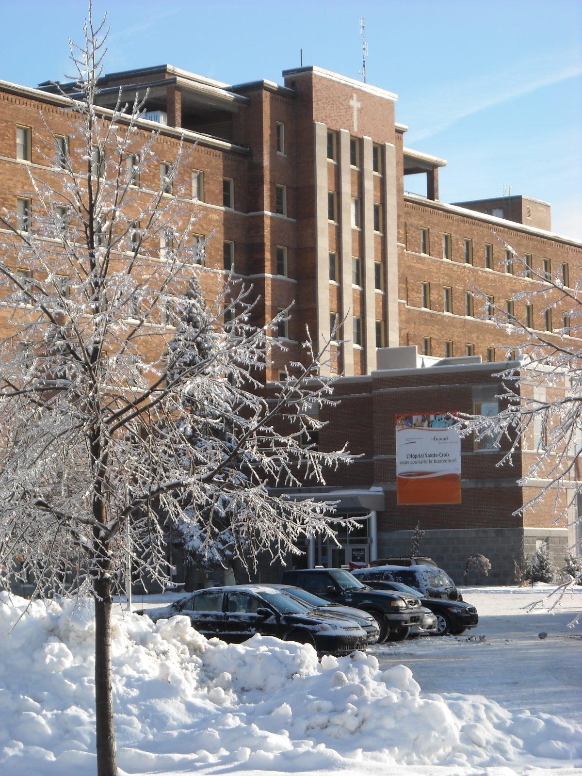 Problèmes à l’hôpital Sainte-Croix : une rencontre à la mi-février