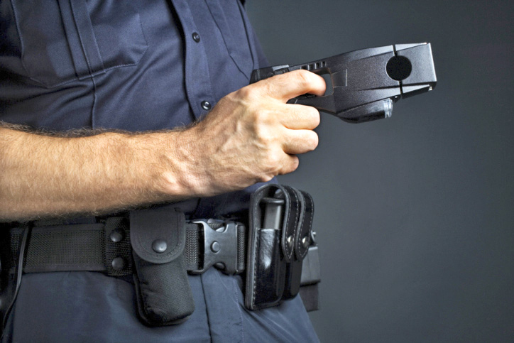 Les policiers de Montréal auront plus de pistolets électriques