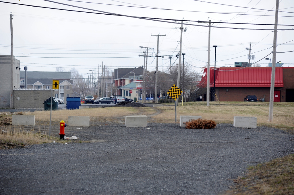 Des années plus tard, la rue Gauthier sera complétée