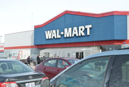 Walmart Canada n’acceptera plus les cartes Visa, jugeant les frais «trop élevés»