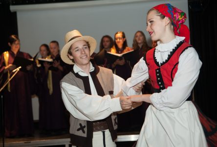 L’ensemble folklorique Mackinaw en réflexion