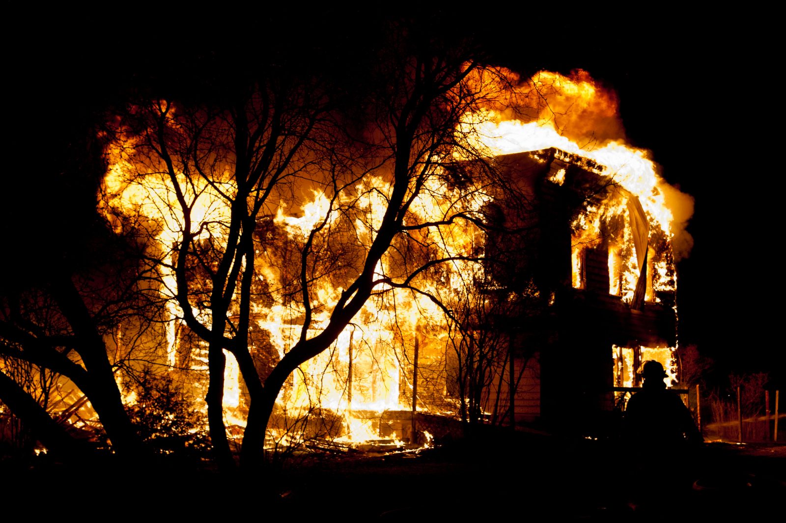 Une résidence incendiée, pour une deuxième fois, en quelques mois (photos et vidéo)