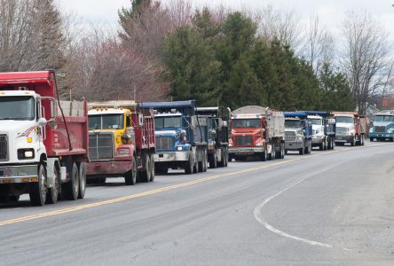 Une cinquantaine de camionneurs mécontents se mobilisent à Drummondville