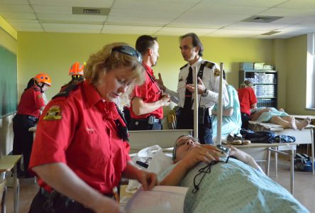 Une simulation d’évacuation de patients aux soins intensifs prépare le SIUCQ à intervenir