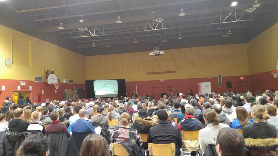 École alternative : plus de 400 personnes à la rencontre