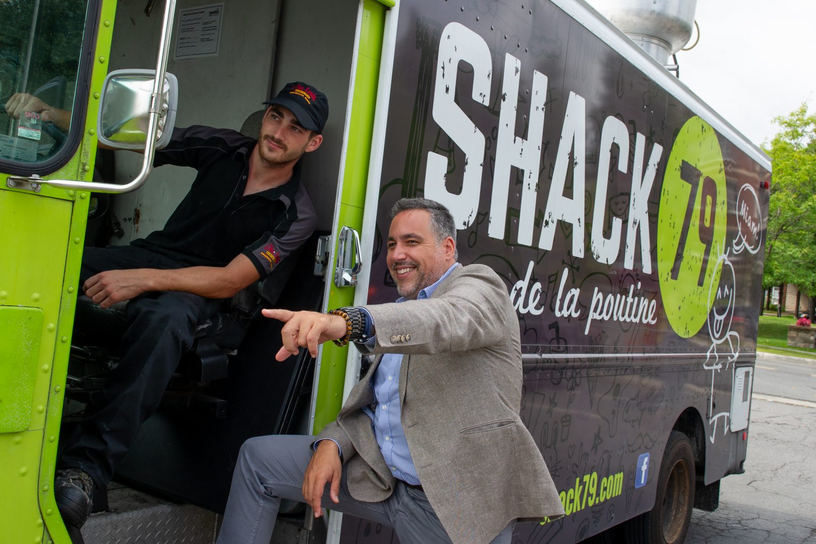 Une poutine de 10 lb, de la pizza et un titre à défendre