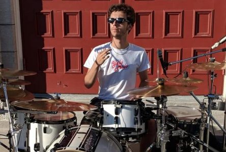 Un batteur drummondvillois se joint à Yelo Molo