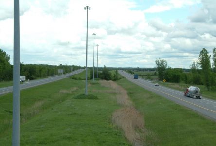 Le ministère des Transports remplacera des tours d’éclairage