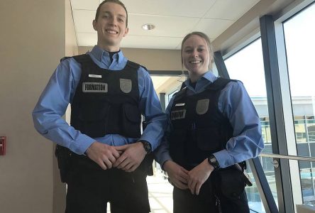 Deux aspirants policiers qui ont du flair