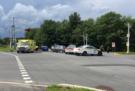 Deux voitures entrent en collision sur la rue Robert-Bernard