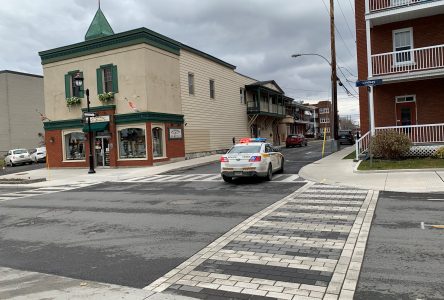 Un automobiliste happe un piéton au centre-ville de Drummondville