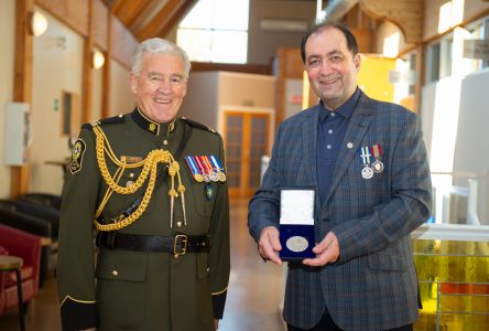 Jacques Fafard reçoit la Médaille du lieutenant-gouverneur pour les aînés