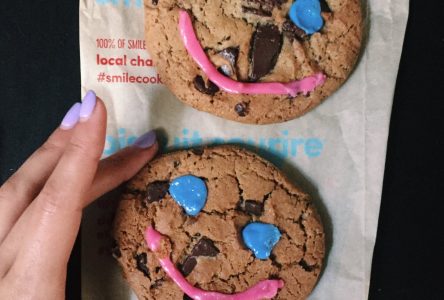 Des biscuits sourire au profit de deux organismes d’ici