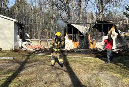 Un cabanon en feu endommage une résidence