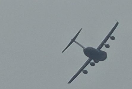 Avion à basse altitude : l’armée soutient qu’il s’agissait d’un entraînement