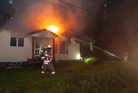 Une maison part en fumée à Saint-Edmond