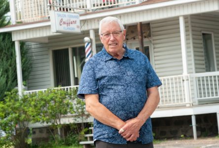 Un barbier bonconseillois toujours actif à 80 ans