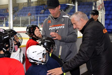 L’utile se joint à l’agréable à l’école de hockey Hartley