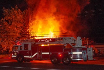 Incendie majeur à Saint-Cyrille-de-Wendover (photos et vidéo)