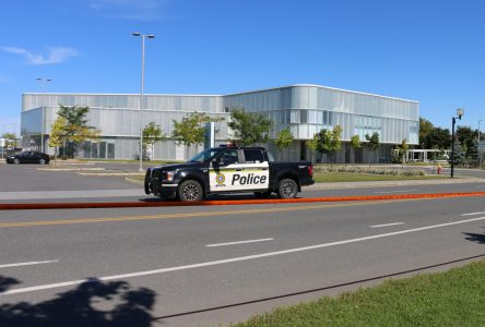 Importante opération policière à la bibliothèque publique