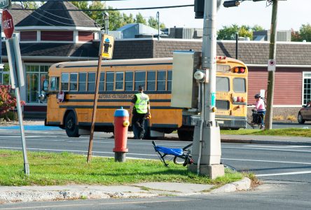 Le cycliste happé par un autobus est décédé (mise à jour)