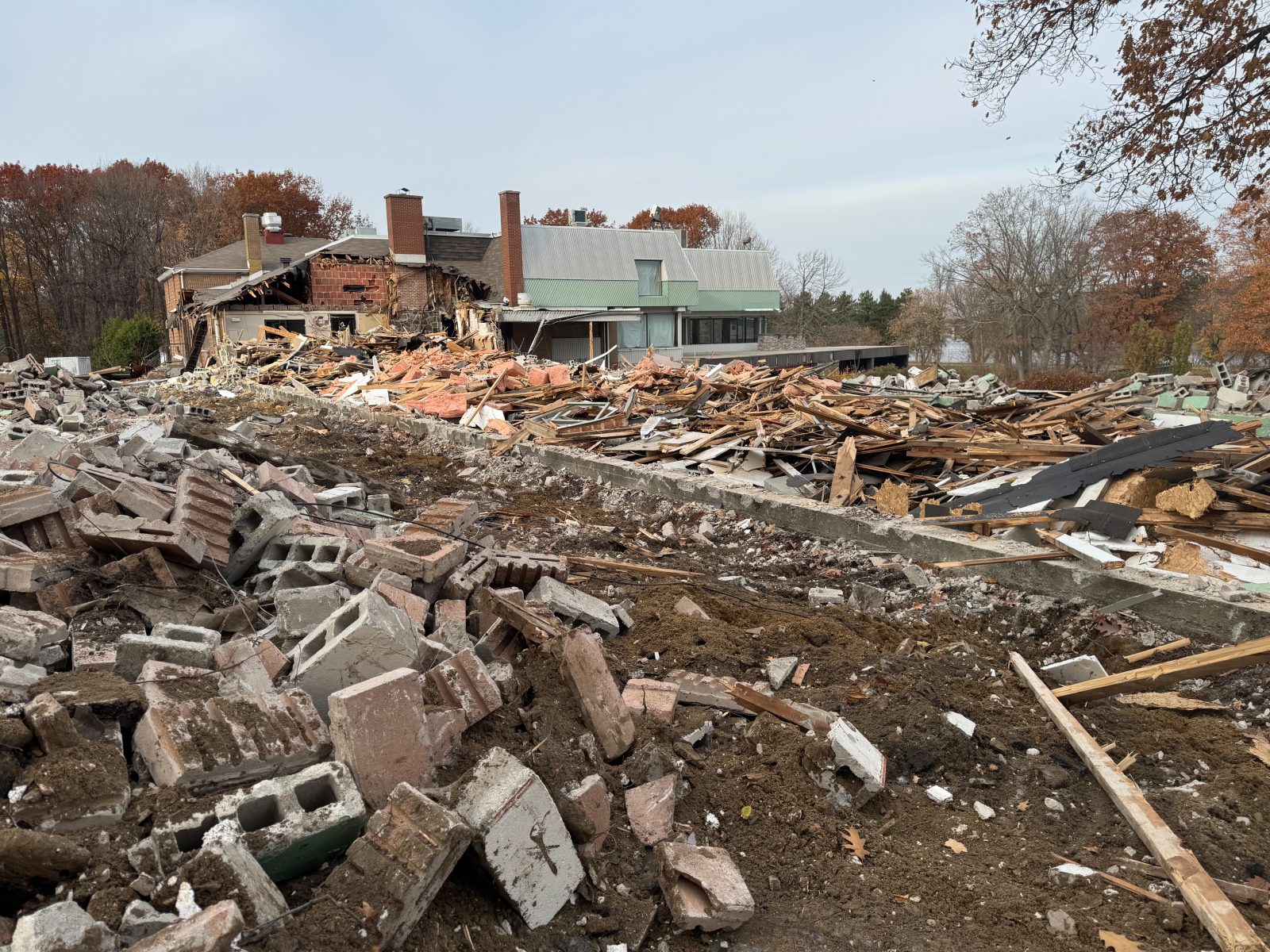 La démolition est amorcée au Club de golf Drummondville (photos et vidéo)