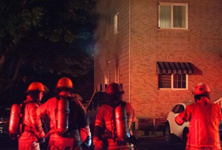 Des citoyens à la rue à la suite d’un feu de sécheuse