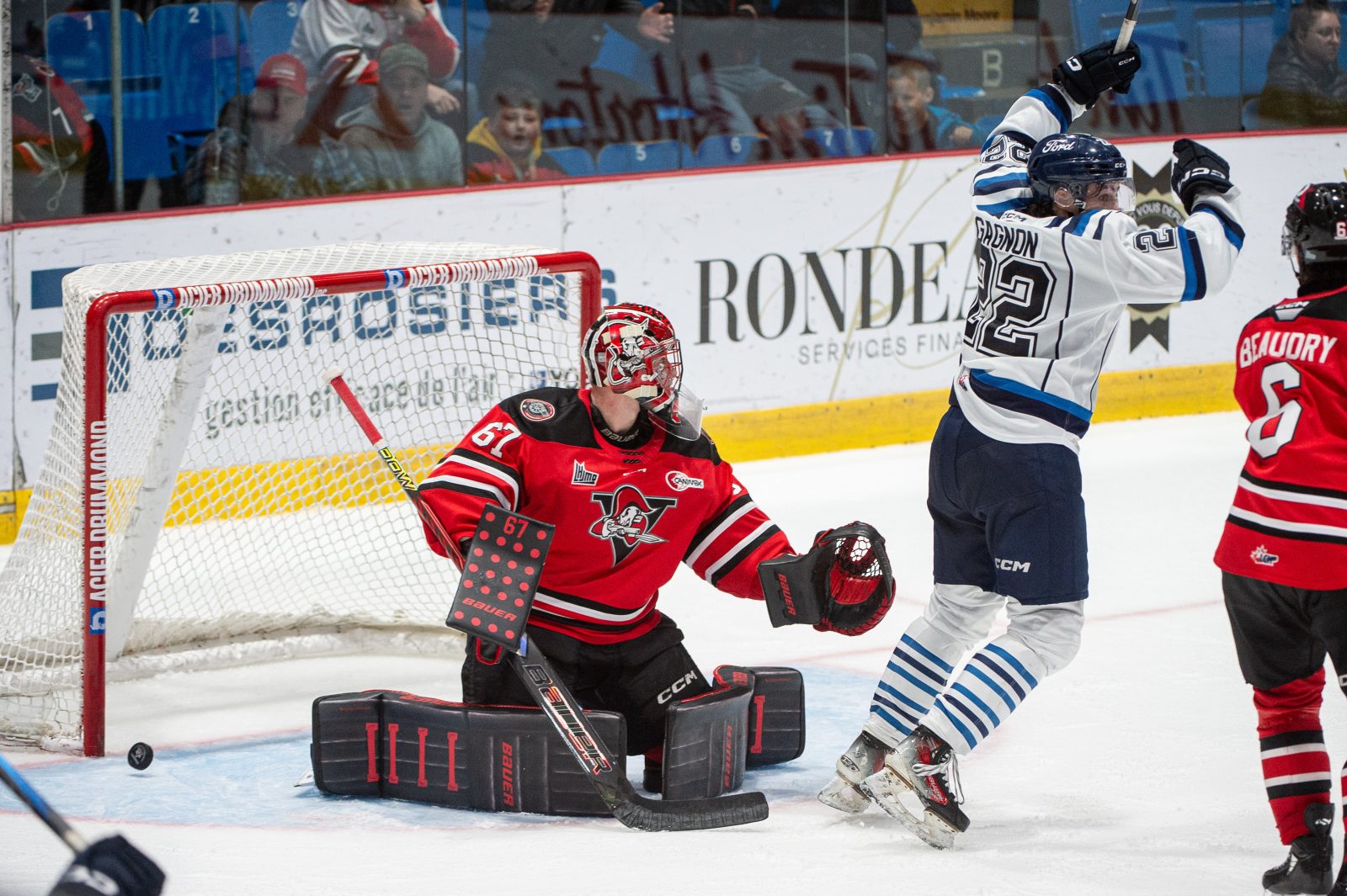 L’indiscipline coûte la victoire aux Voltigeurs (photos)