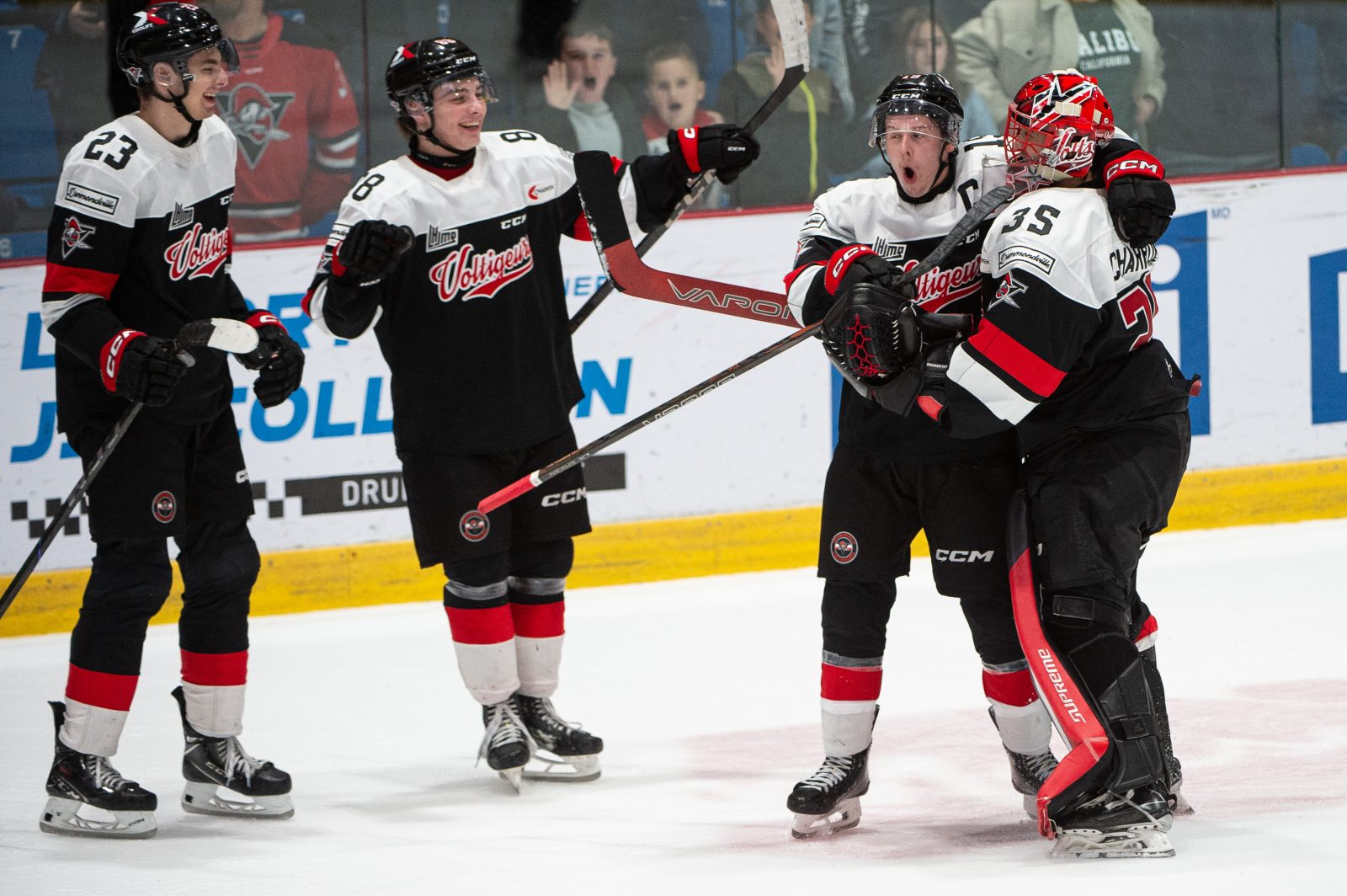 Le dernier mot aux Voltigeurs en fusillade (photos)