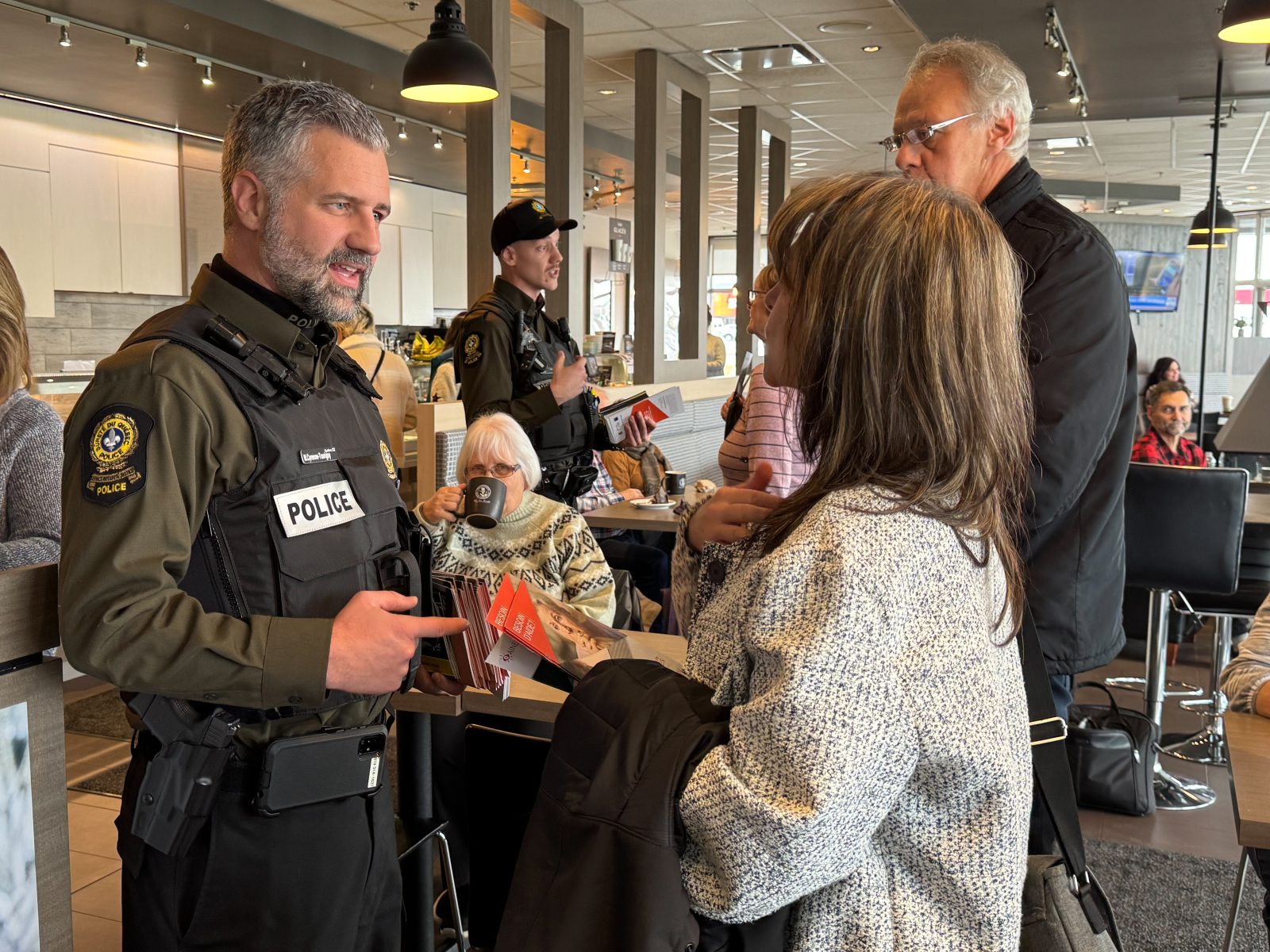 Un café-rencontre instructif avec les policiers