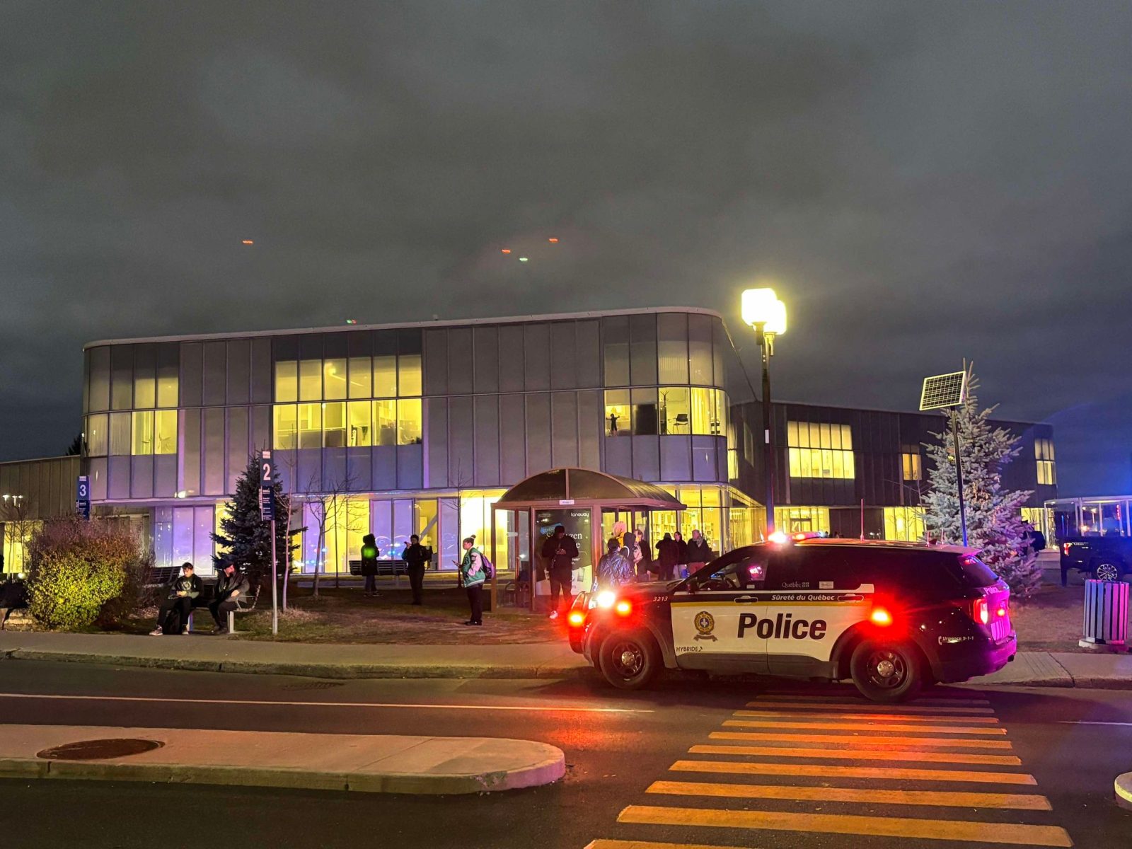 Fin de l’évacuation à la bibliothèque; deux suspects arrêtés (mise à jour)