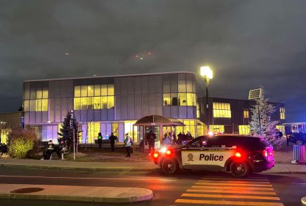 Une opération policière force l’évacuation de la bibliothèque