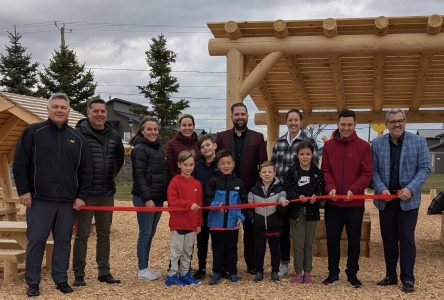 Un pas de plus pour l’embellissement de la cour à l’école aux Quatre-Vents